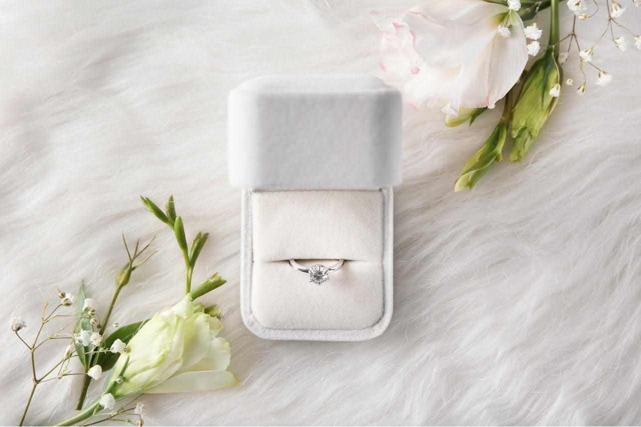 white box with ring