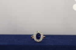 Oval Sapphire & Diamond Ring Oval Sapphire & Diamond Ring